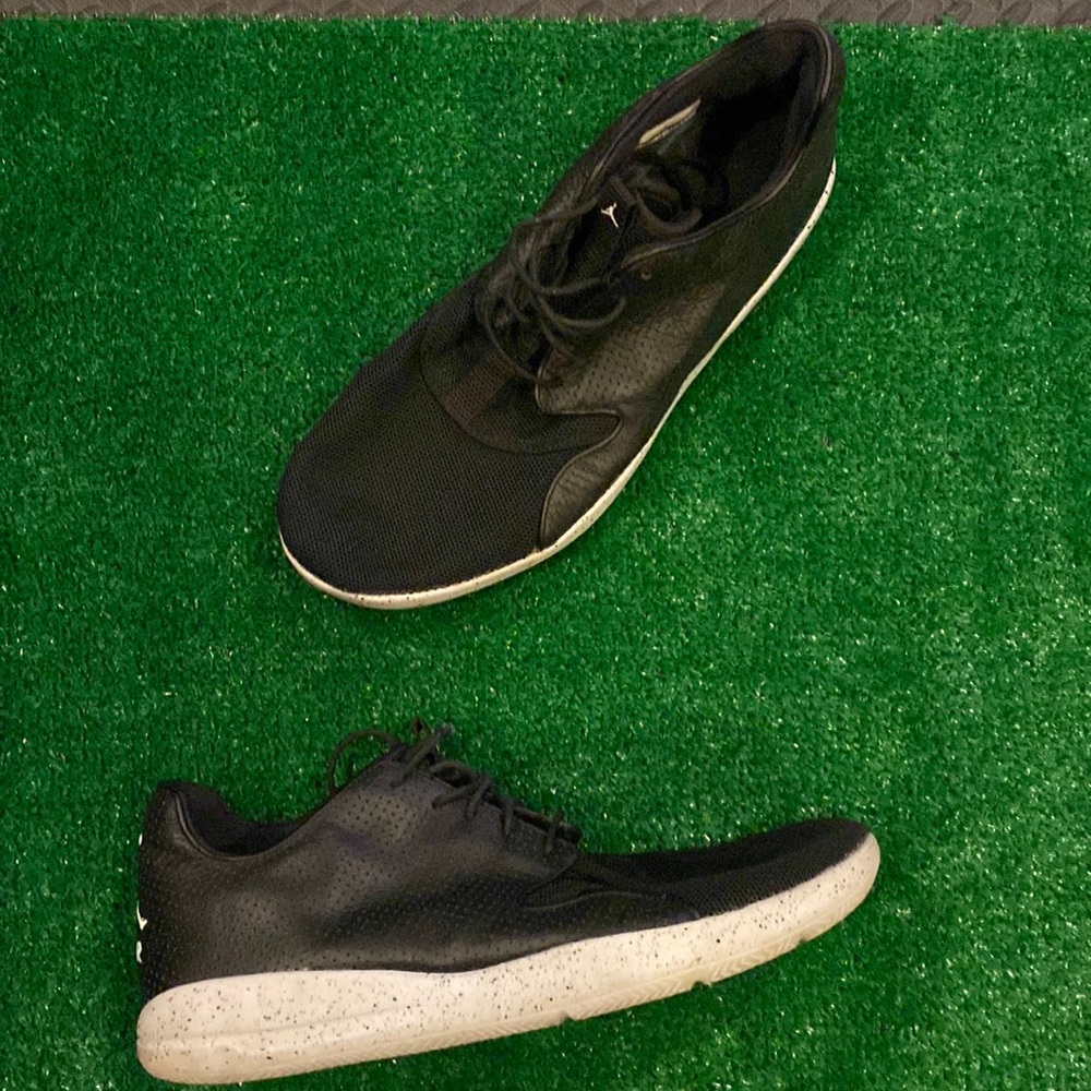 Nike Jordan Lifestyle shoe Black speckled black midsole Size 13